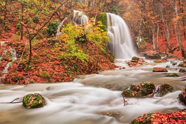 Podzimní vodopád — Stock fotografie