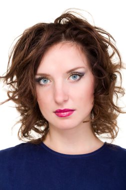 bir genç kadın. barış işareti