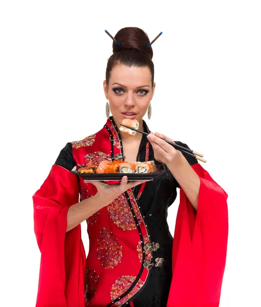 寿司と伝統的なドレスを着て魅力的な女性 — ストック写真