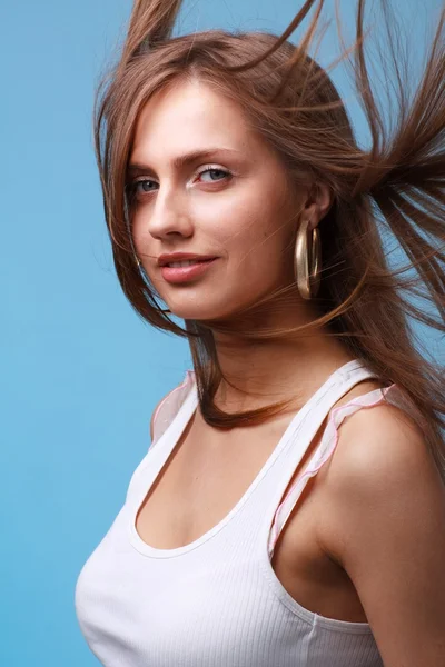 Mujer con el pelo volando — Foto de Stock