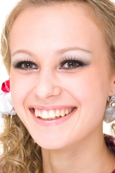 Přátelská usměvavá mladá žena, detailní portrét — Stock fotografie