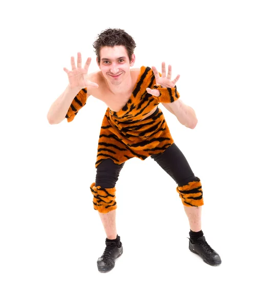 Ευτυχισμένος άνθρωπος που φοράει ένα τίγρη δέρμα — Φωτογραφία Αρχείου