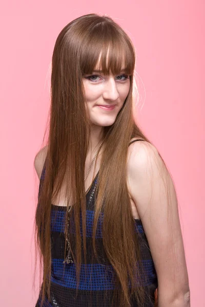 Smiling woman against pink background — Stock Photo, Image