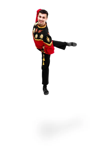 Joven bailarín hombre usando un popular ruso traje saltando —  Fotos de Stock