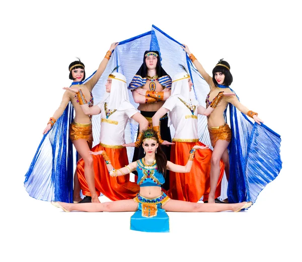 Dancers dressed in Egyptian costumes posing — Stock Photo, Image