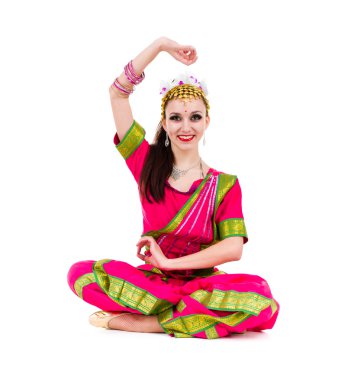 yoga pose ile Hint Kostüm giymiş kız