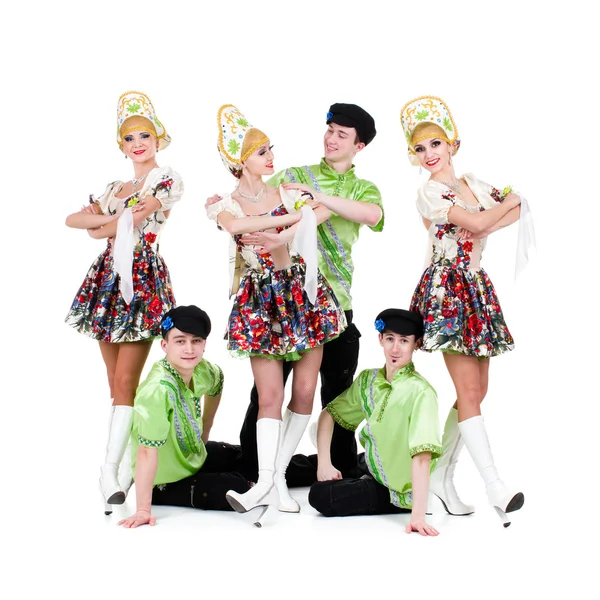 Táncos csapat visel egy ukrán népviselet — Stock Fotó