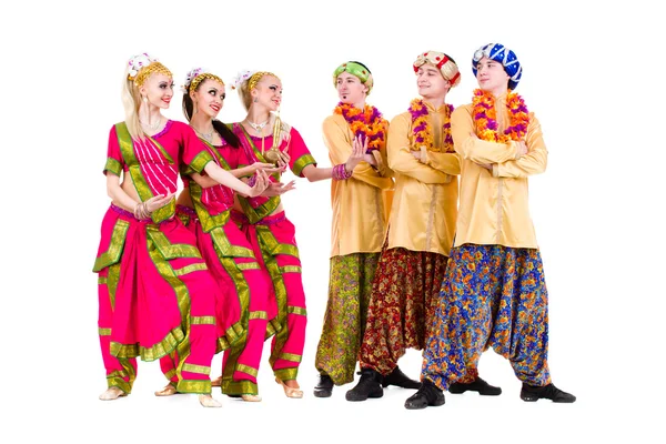 poz Hint kostümler giymiş dansçılar