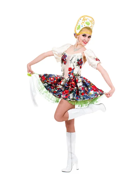 Mujer atractiva vistiendo un vestido ucraniano popular — Foto de Stock