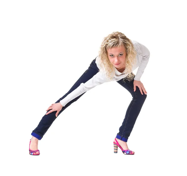 Mujer joven de pie cuerpo completo en jeans desgaste — Foto de Stock