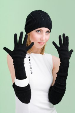 kadın örgü yün şapka ve eldiven