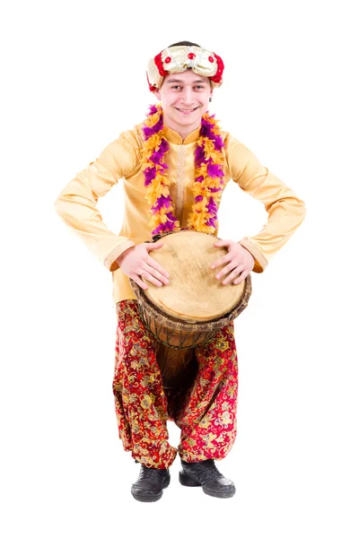 Портрет индийца с барабаном в полный рост — стоковое фото