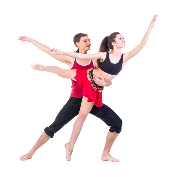 Casal homem e mulher exercitando fitness dançando no fundo branco — Fotografia de Stock