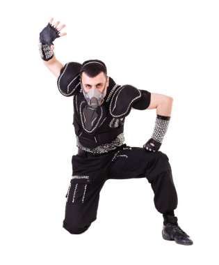 bazı hareketleri gösteren modern asker dansçı