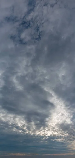 Fantastische zachte donderwolken, lucht panorama — Stockfoto