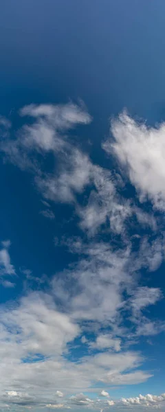 Fantastiche Nuvole Morbide Contro Cielo Blu Composizione Naturale — Foto Stock