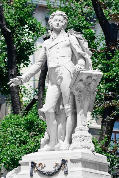 Mozart-emlékmű emlékműve, Burggarten Bécsben — Stock Fotó