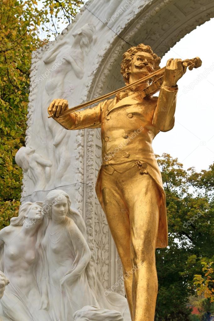 Johann Strauss Statue In Vienna Stadtpark Stock Photo By C Bertl123 13377429