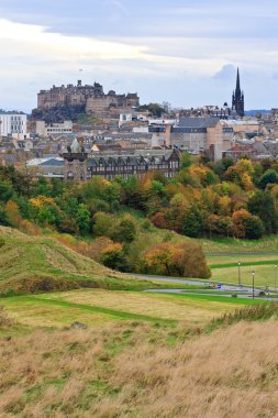 Edinburgh castle ve kasaba arthurs koltuk ayak görüldü