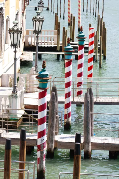 Lugares para aterrizar en góndola, Canale Grande, Venecia, Italia —  Fotos de Stock