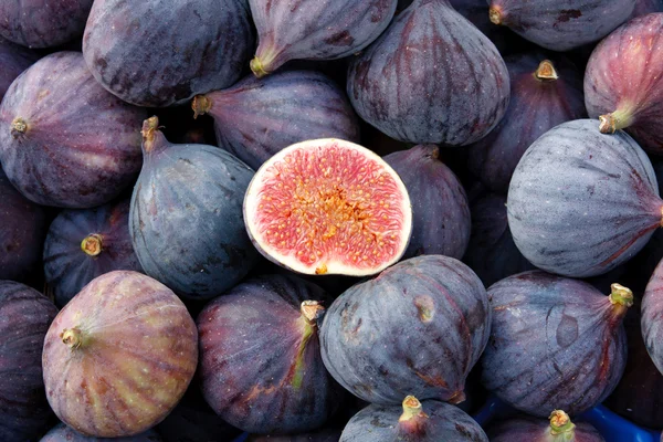 Gustosi fichi biologici al mercato locale — Foto Stock