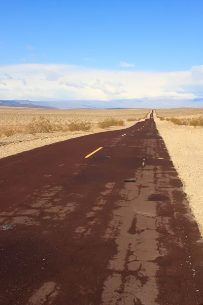 Long desert road — Stock Photo, Image