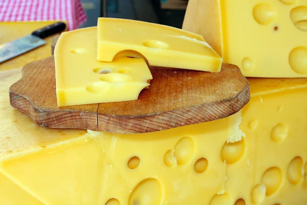 Plátky horský sýr — Stock fotografie