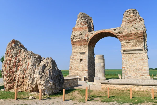 Gamla romerska stadsporten (Heidentor) — Stockfoto