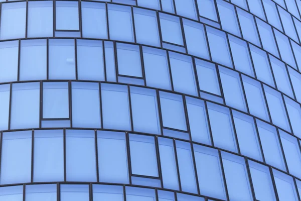Moderne Glasfassade des Büroturms — Stockfoto