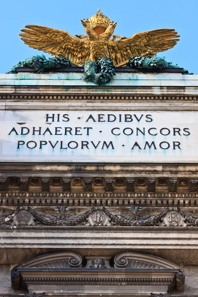 双头鹰上在维也纳的奥地利帝国宫殿 (霍夫堡) — 图库照片