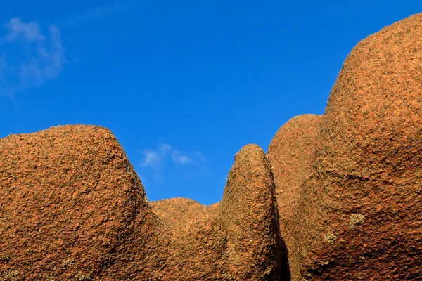 Huge granite boulder on blue sky background — Stock Photo, Image