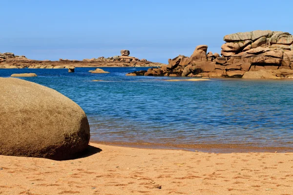 Cote de rose γρανίτη, Βρετάνη ακτή κοντά ploumanach, Γαλλία — Φωτογραφία Αρχείου