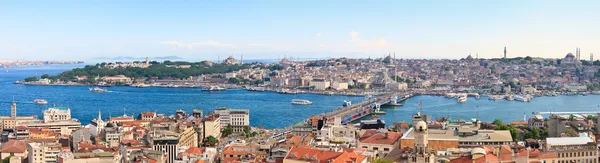 Panoramisch uitzicht over Istanbul vanaf galata tower aan Gouden Hoorn, Turkije — Stockfoto