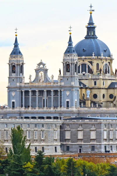 Almudena katedrális, Madrid, Spanyolország — Stock Fotó