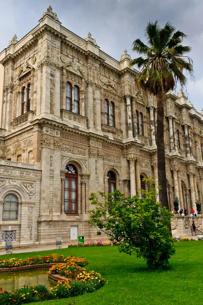 Istanbul - Facciata Veduta del Palazzo Dolmabahce, Turchia — Foto Stock