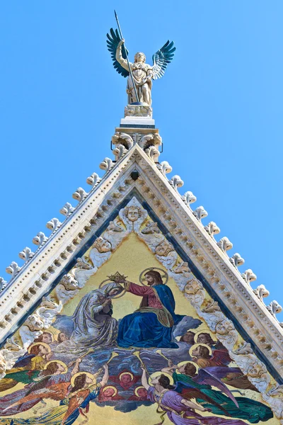 Fasad av siena dome (duomo di siena), Italien — Stockfoto