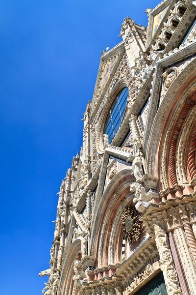 Fasada kopuły siena (duomo di siena), Włochy — Zdjęcie stockowe
