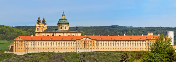 Melk Panorama - Abadía barroca famosa (Stift Melk), Austria — Foto de Stock