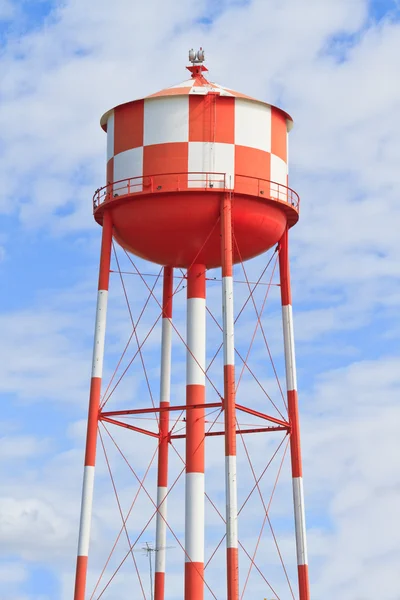 Water tower with red and white stripes — Stock Photo, Image