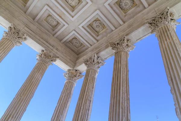 Romeinse tempel in Nîmes, provence, Frankrijk — Stockfoto