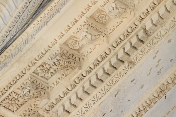 Римський храм деталі в німі, Провансі, Франція — стокове фото