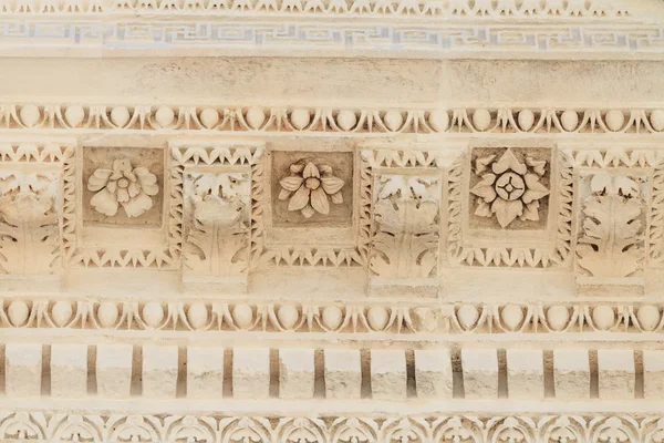 Romeinse tempel details in Nîmes, provence, Frankrijk — Stockfoto