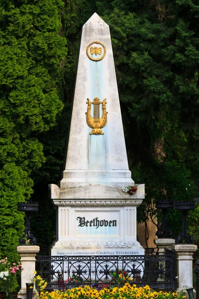 Beethoven grób na cmentarzu centralnym Wiedeń, austria — Zdjęcie stockowe