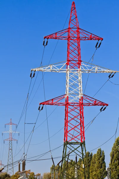 Torre elétrica, Pólo de serviço público, Pólo de energia — Fotografia de Stock