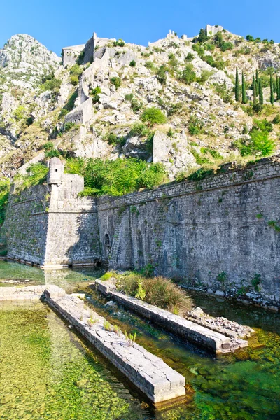 Kotor miasto ściany fortyfikacji, Czarnogóra — Zdjęcie stockowe