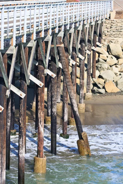 Detaljvy av vackra gamla träpiren — Stockfoto