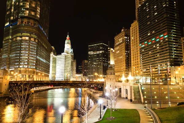 Río Chicago por la noche — Foto de Stock