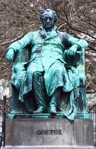 Йоганн Вольфганг Гете статуя — стокове фото