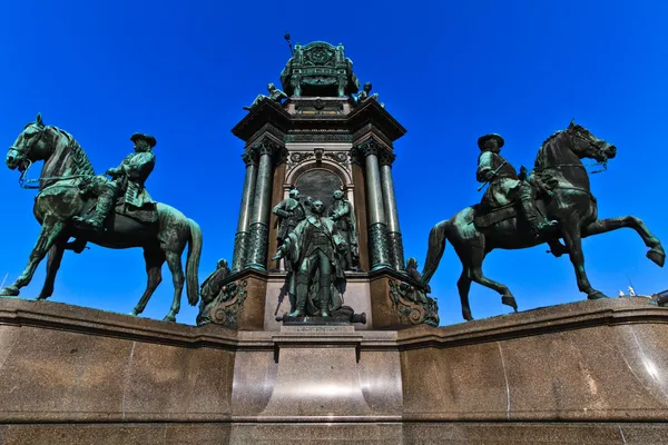 Wien - kaiserin maria theresien denkmal — Stockfoto