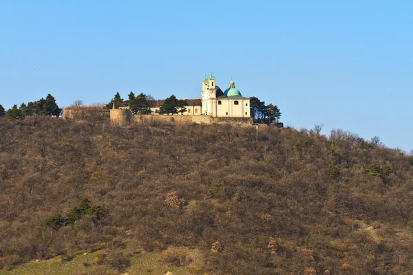 维也纳-奥地利 leopoldsberg 山上的教堂 — 图库照片